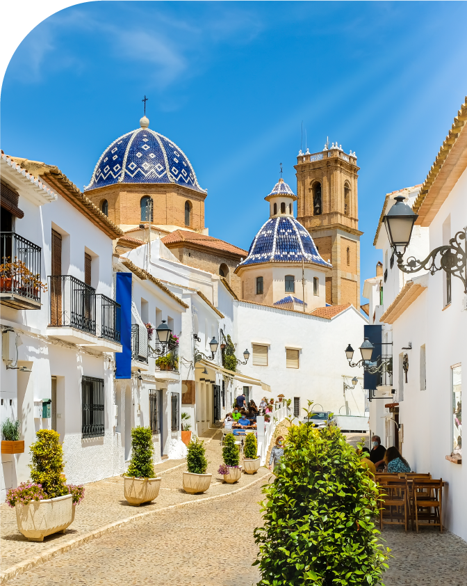 Imagen típica de Altea, un pueblo Alicantino. Un lugar perfecto de la Costa Blanca ideal para vivir e invertir.