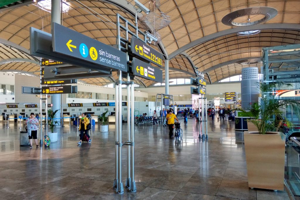 Una ciudad conectada con el resto del mundo, aeropuerto de Alicante, que conecta con el resto de países y ciudades de Europa.